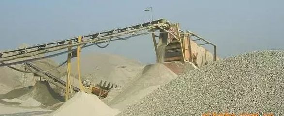 高峰街专项检查砂石场 扎实做好环保整治工作